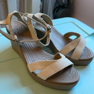 Used croc wedge sandal
